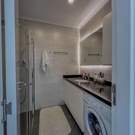 Pleasure In Fully Equipped Apartment *